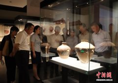 党外代表人士暑期谈心记：戈壁滩上问发展 凝心